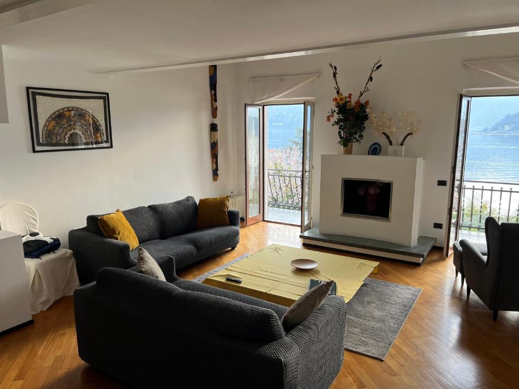 a living room with a couch and a table at Villa Niccolò in Griante Cadenabbia