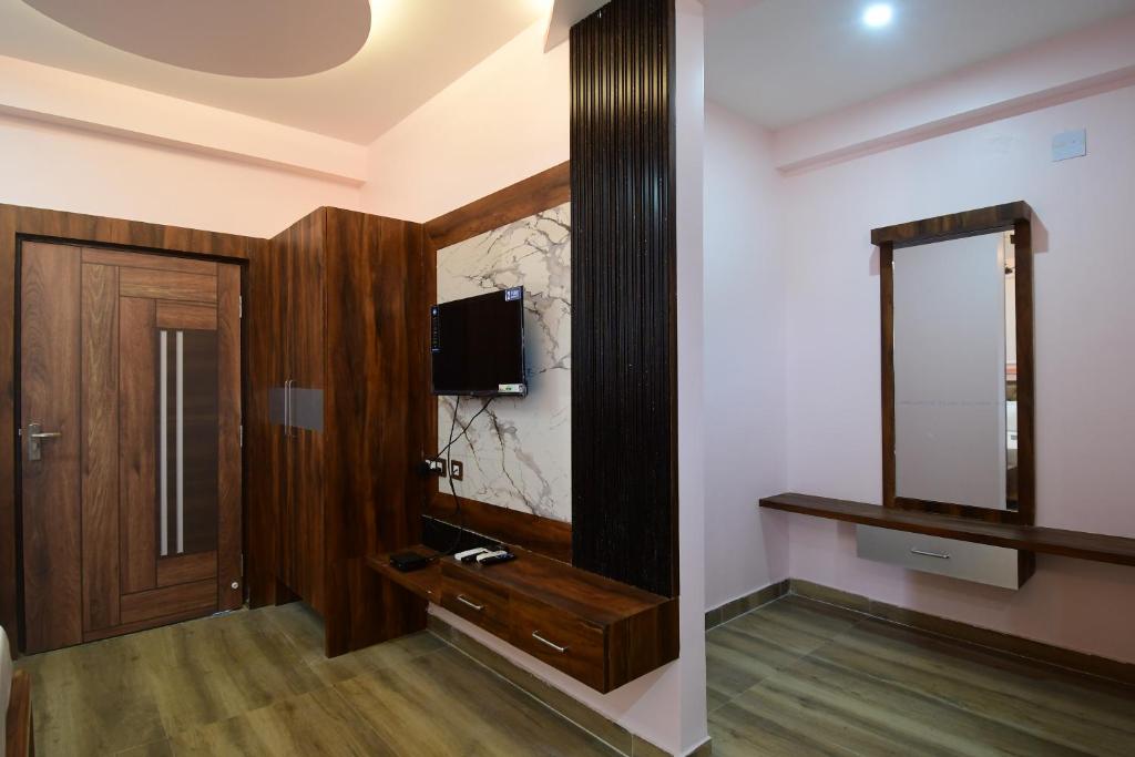 TV a/nebo společenská místnost v ubytování HOTEL SUSHREE INTERNATIONAL