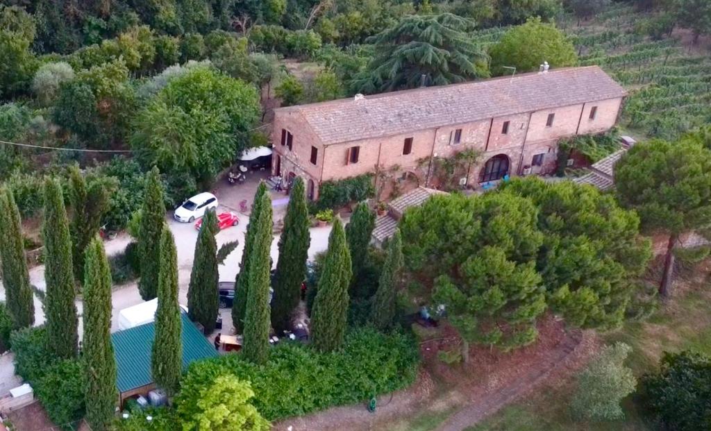 an aerial view of a house with a pool and trees at Casa Burraia in Abbadia di Montepulciano