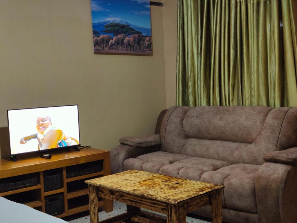 TV a/nebo společenská místnost v ubytování Ella's Haven