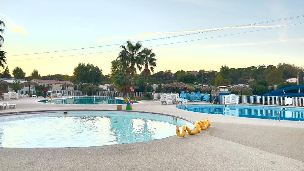 Fotografia z galérie ubytovania Mobile-home La Mado Camping SIBLU v destinácii Fréjus