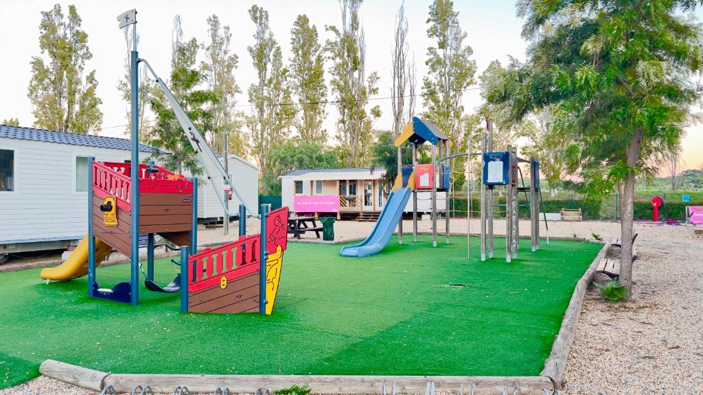 Fotografia z galérie ubytovania Mobile-home La Mado Camping SIBLU v destinácii Fréjus