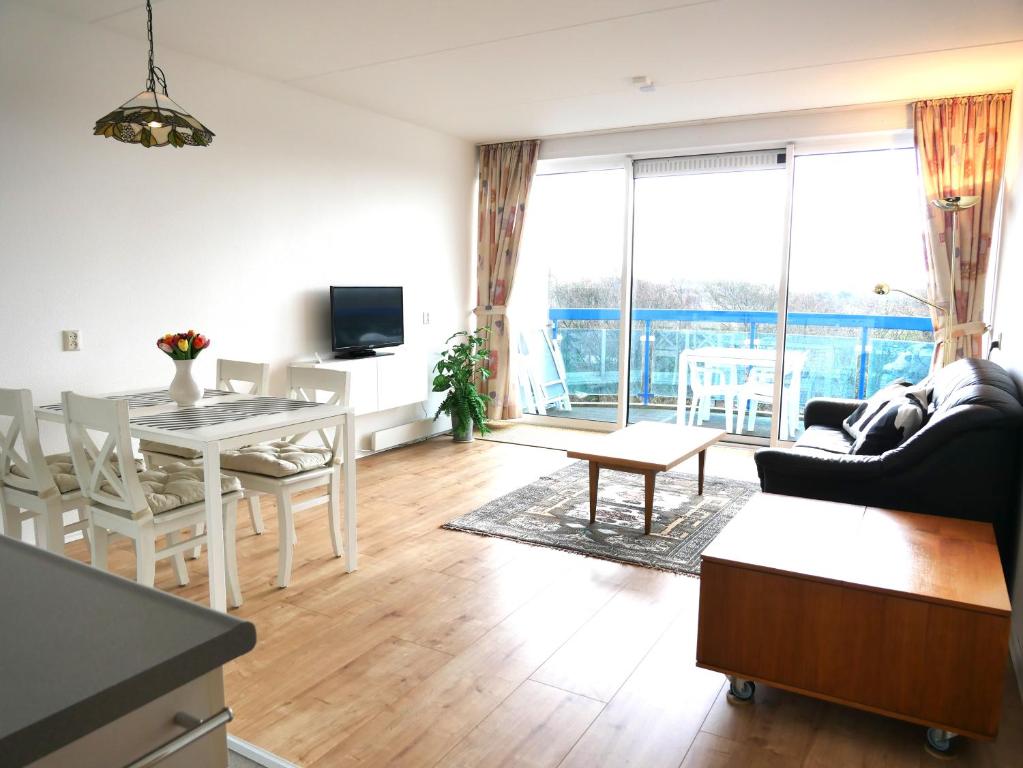 TV a/nebo společenská místnost v ubytování Badhotel Appartementen Callantsoog