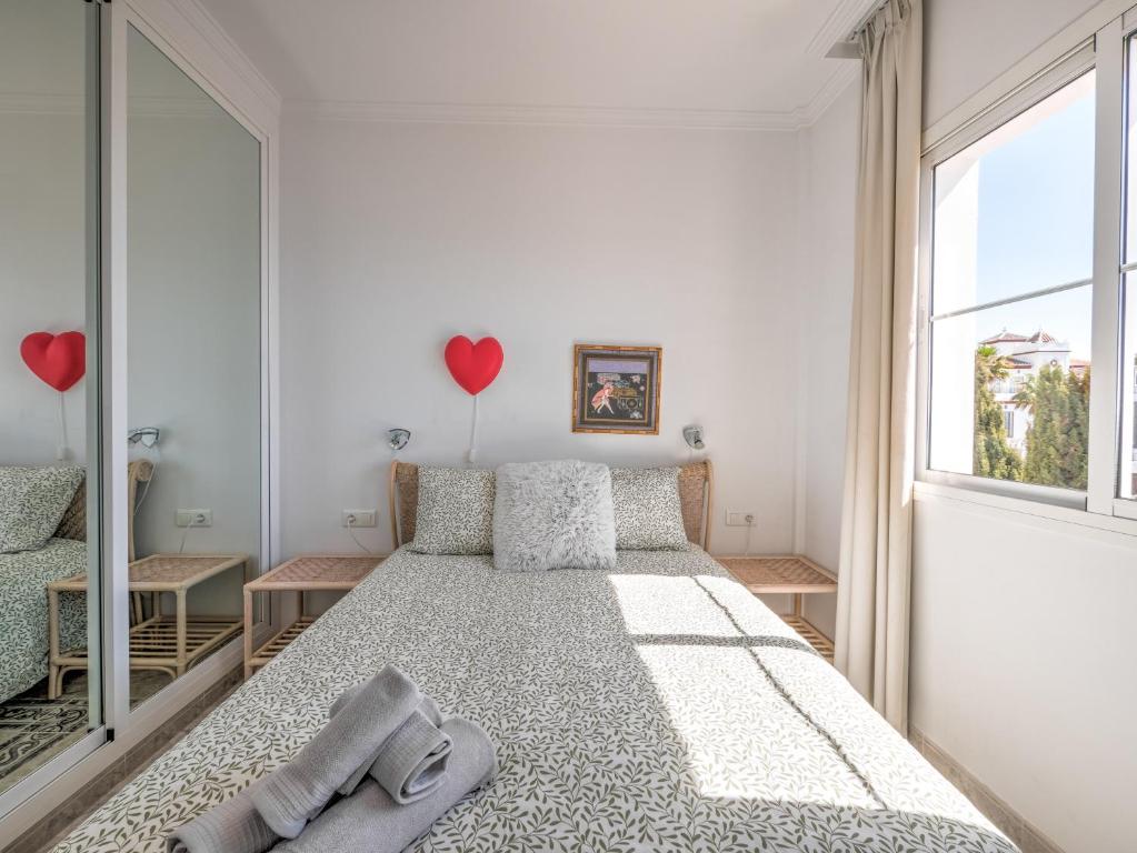 Posteľ alebo postele v izbe v ubytovaní Amazing villa with magical view and pool in Nerja