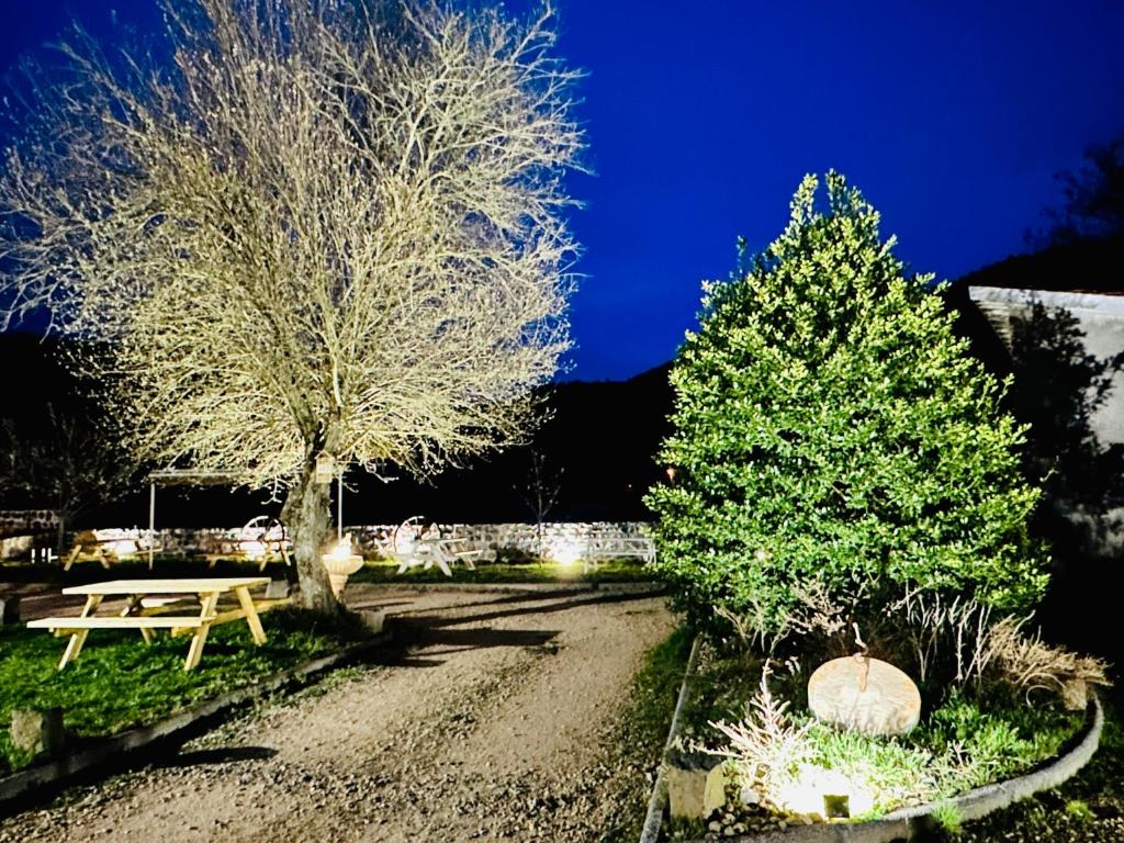 Vonkajšia záhrada v ubytovaní HL Hotel de la Loire