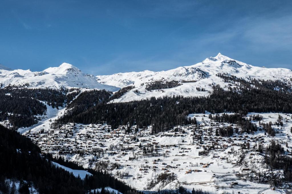 Üldine mäevaade või majutusasutusest Hôtel Alpina - Swiss Ski & Bike Lodge Grimentz pildistatud vaade
