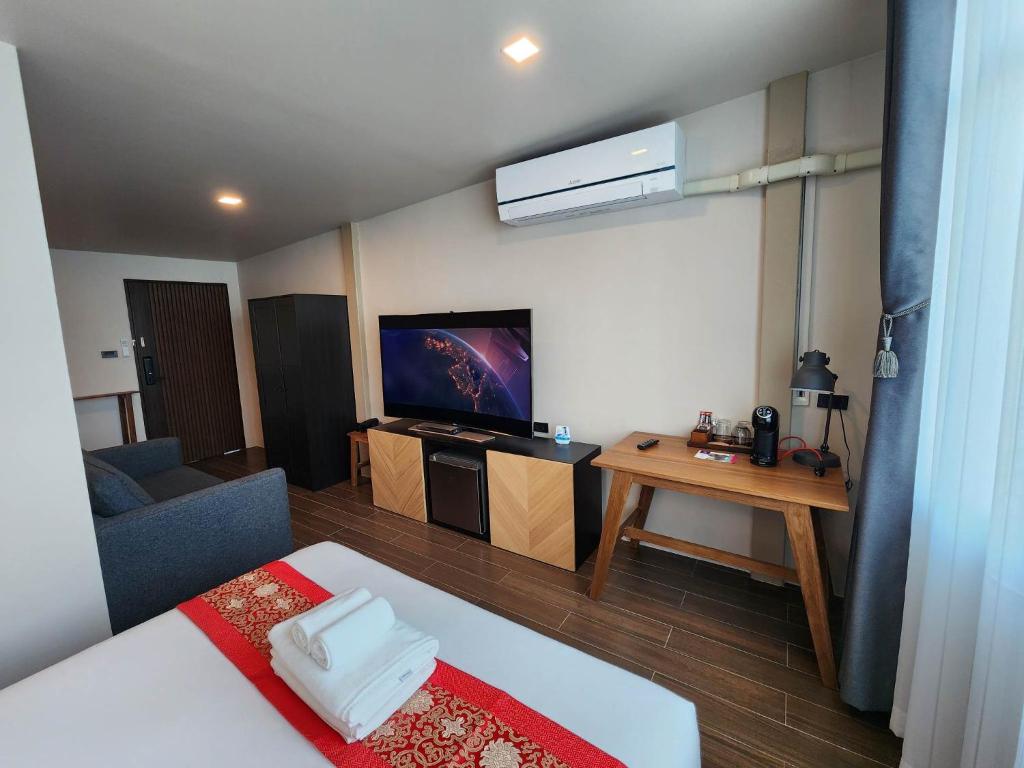 TV a/nebo společenská místnost v ubytování Lo-Ha Guest house, Contactless Check-in