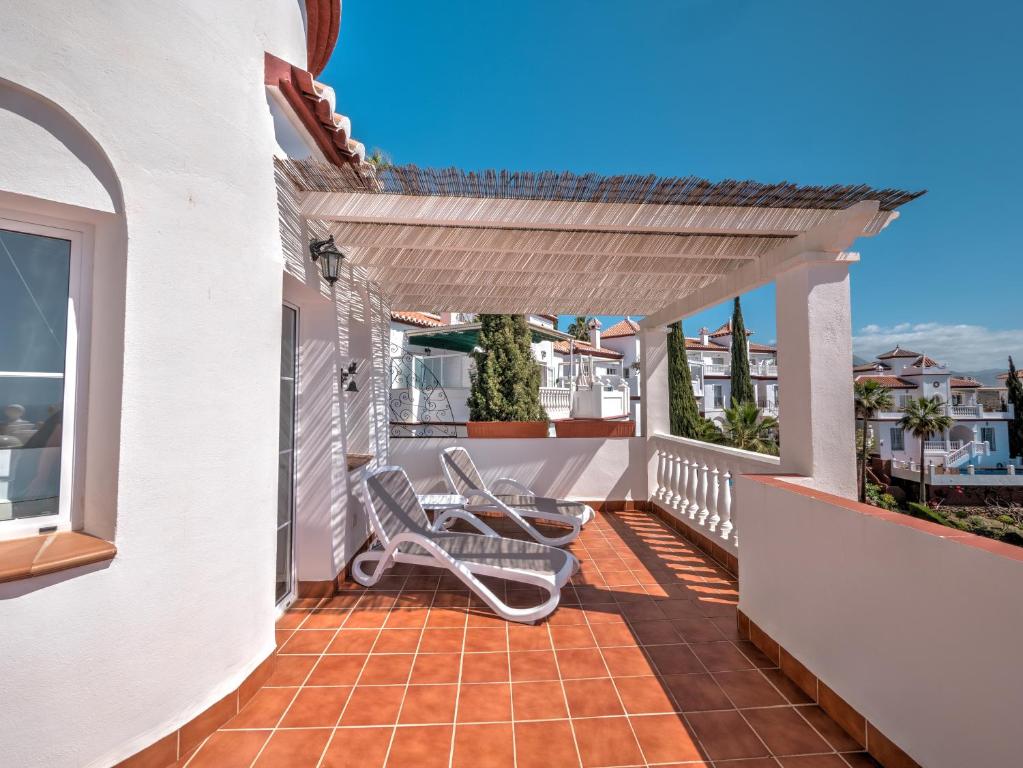Balkón alebo terasa v ubytovaní Amazing villa with magical view and pool in Nerja