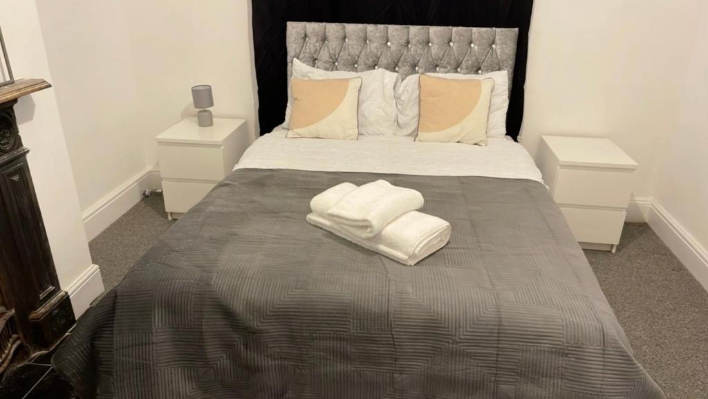 a bedroom with a bed with two white towels on it at Large Room 2 in Bristol