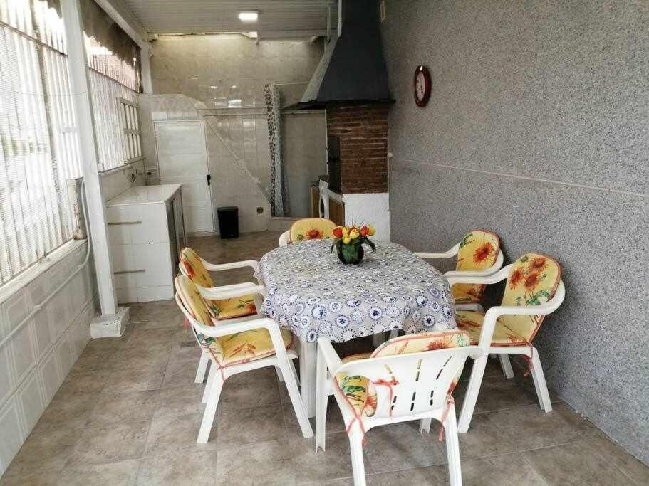 Una cocina o zona de cocina en Bungalow Catral 20 en Santa Pola