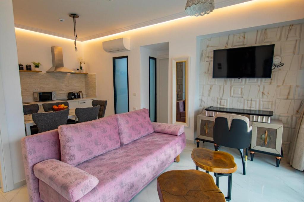 Kuchyň nebo kuchyňský kout v ubytování Beach Walk Luxury Suites
