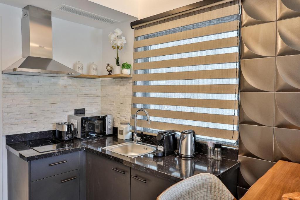 Beach Walk Luxury Suites - 3