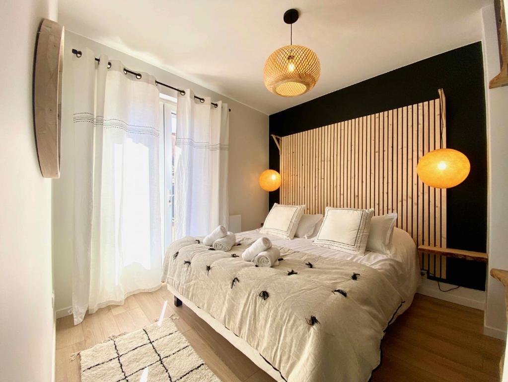 Cama ou camas em um quarto em Le Saint-Jean