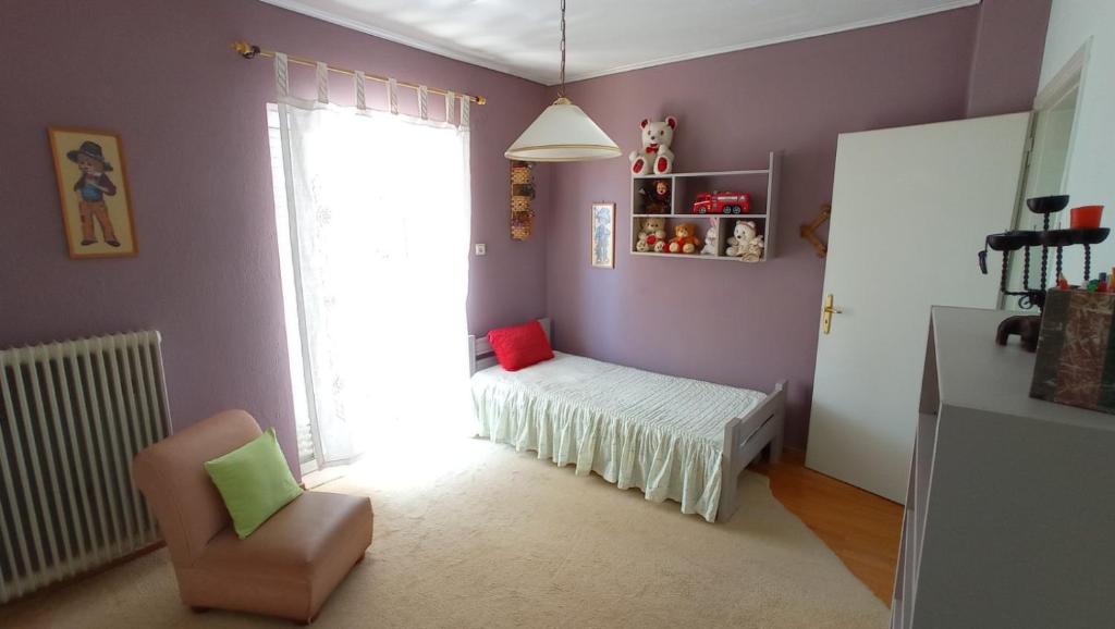A bed or beds in a room at Διαμέρισμα τριών υπνοδωμάτιων.