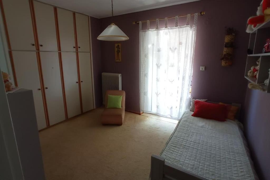A bed or beds in a room at Διαμέρισμα τριών υπνοδωμάτιων.