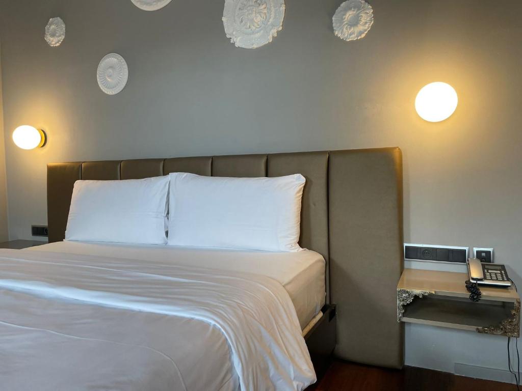 Postel nebo postele na pokoji v ubytování 987 Design Prague Hotel