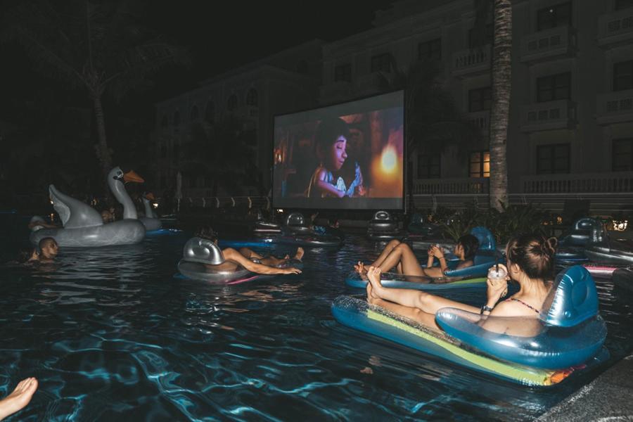 Bazén v ubytování Marina resort Waterfront Minh Phu Quoc villa beach swimming pool nebo v jeho okolí