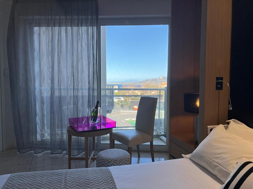 Postel nebo postele na pokoji v ubytování Hotel Revellata & Spa