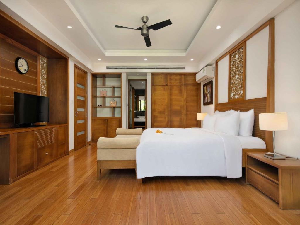 Biệt Thự 4 Phòng Ngủ Có Hồ Bơi Riêng Xung Quanh