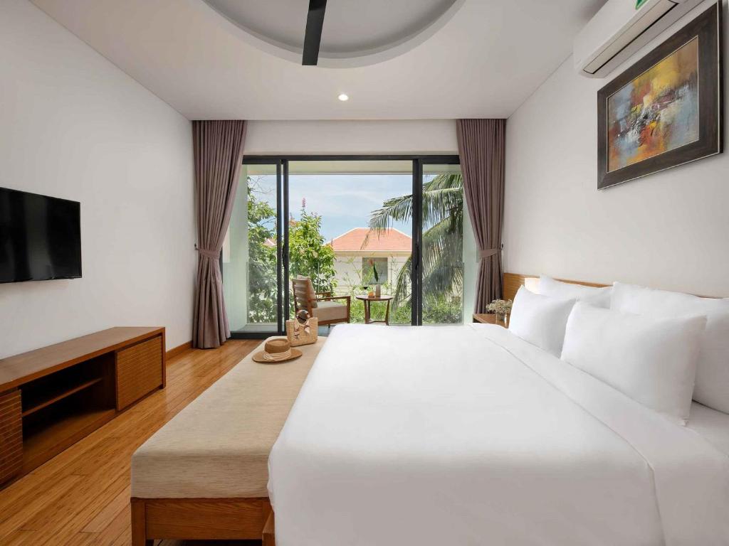 Biệt Thự 4 Phòng Ngủ Có Hồ Bơi Riêng Xung Quanh