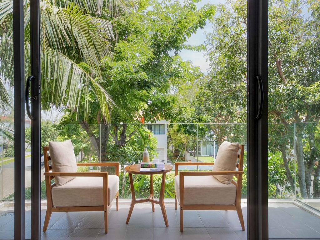 Biệt Thự 4 Phòng Ngủ Có Hồ Bơi Riêng Xung Quanh