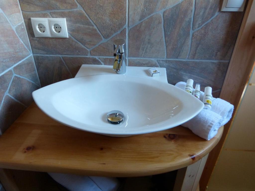 Vannituba majutusasutuses Holzberghof