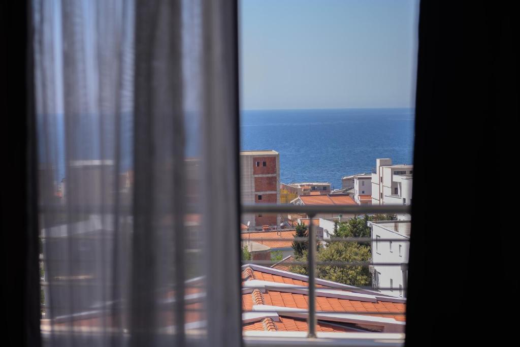Nespecifikovaný výhled na moře nebo výhled na moře při pohledu z hotelu