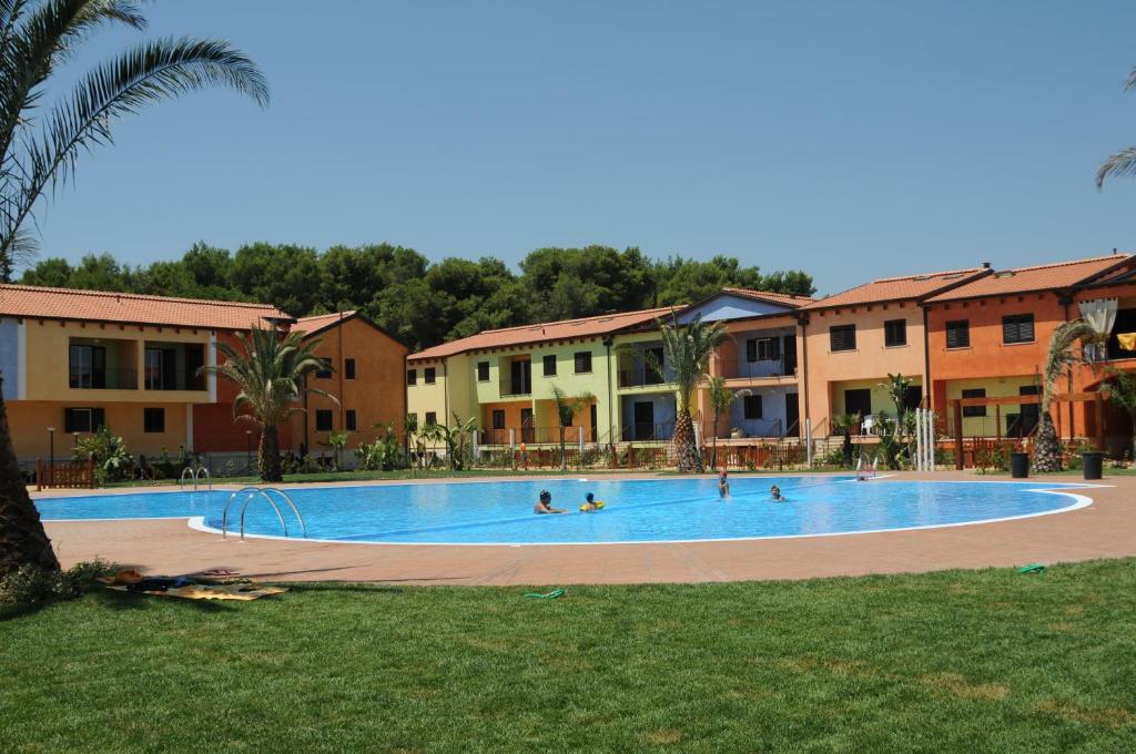 a group of people swimming in a swimming pool at Case Vacanza Villaggio Riva Azzurra in Policoro