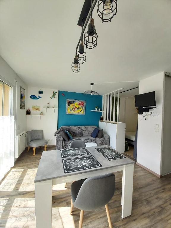 a living room with a table and a couch at Luz St Sauveur, Appartement 3 personnes, vue montagne, exposé sud, Résidence très calme in Luz-Saint-Sauveur