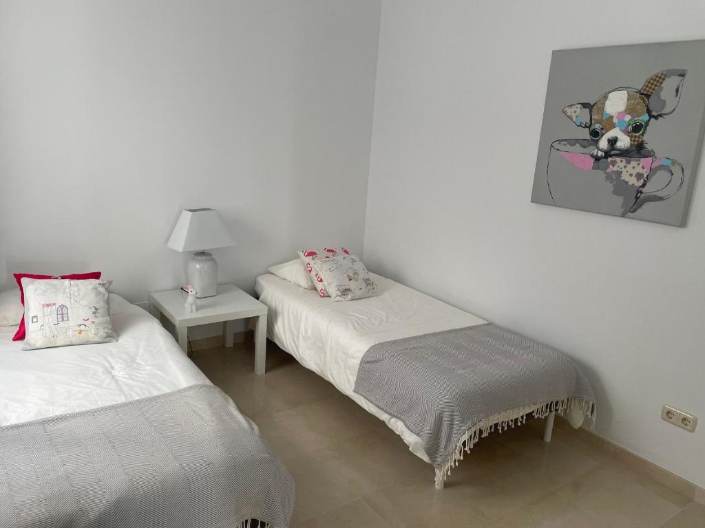 Posteľ alebo postele v izbe v ubytovaní Stunning Modern 2 Bedroom Apartment - Alcazaba Lag