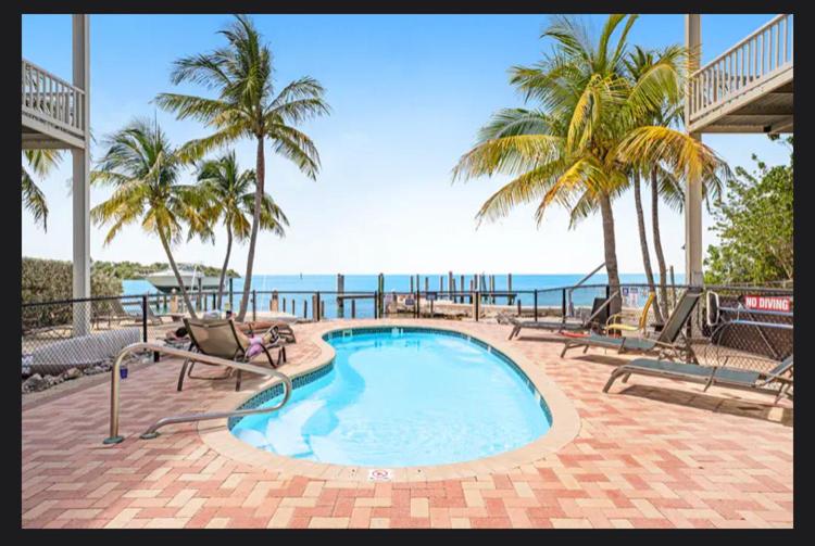 Bazén v ubytování Florida Keys Wellness Gem nebo v jeho okolí
