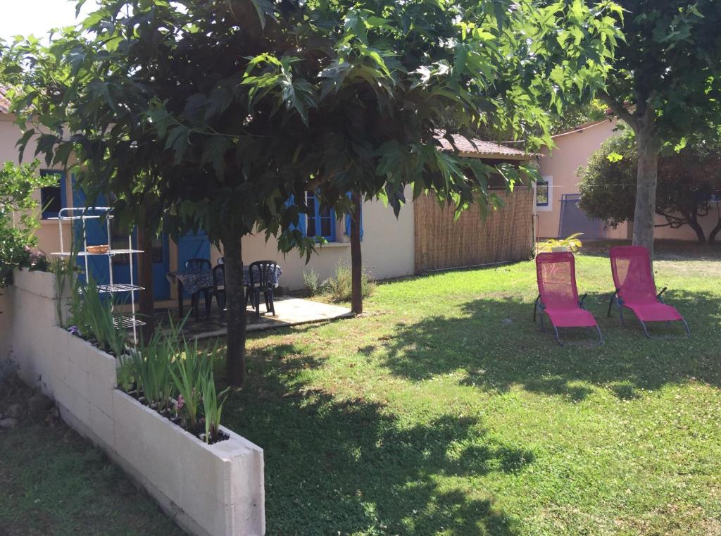 Vonkajšia záhrada v ubytovaní Appartements bord de mer - Accès privé à la plage
