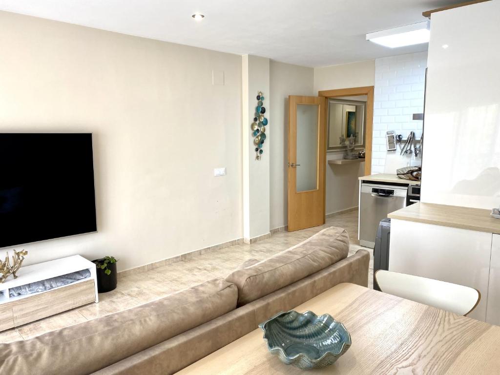 TV a/nebo společenská místnost v ubytování Apartamento Vinaròs (5 min andando del centro)