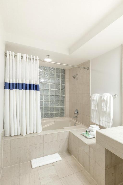 Atheneum Suite Hotel photo