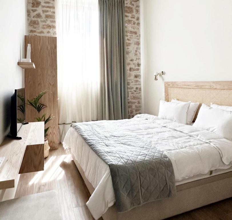 Un pat sau paturi într-o cameră la Celestia Home