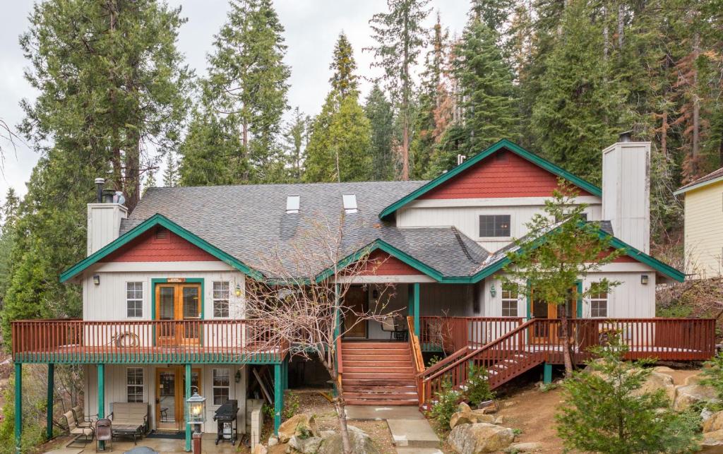 a home with a red and white house at Inside Yosemite Winter Wonderland in Yosemite West