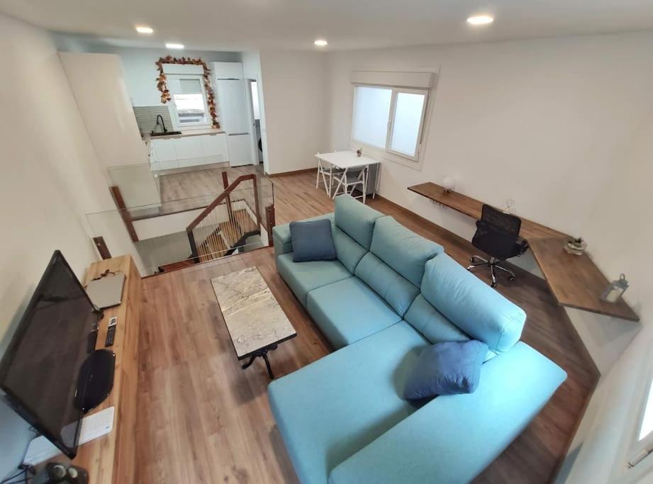Телевизор и/или развлекательный центр в Duplex en el corazón del Casco Vello Vigués
