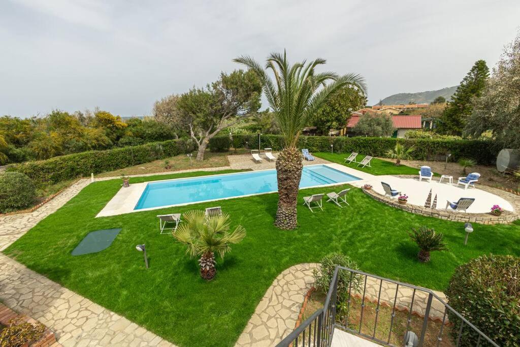 an image of a yard with a swimming pool at 3-Casa sul mare con piscina vicino Cefalù in Campofelice di Roccella