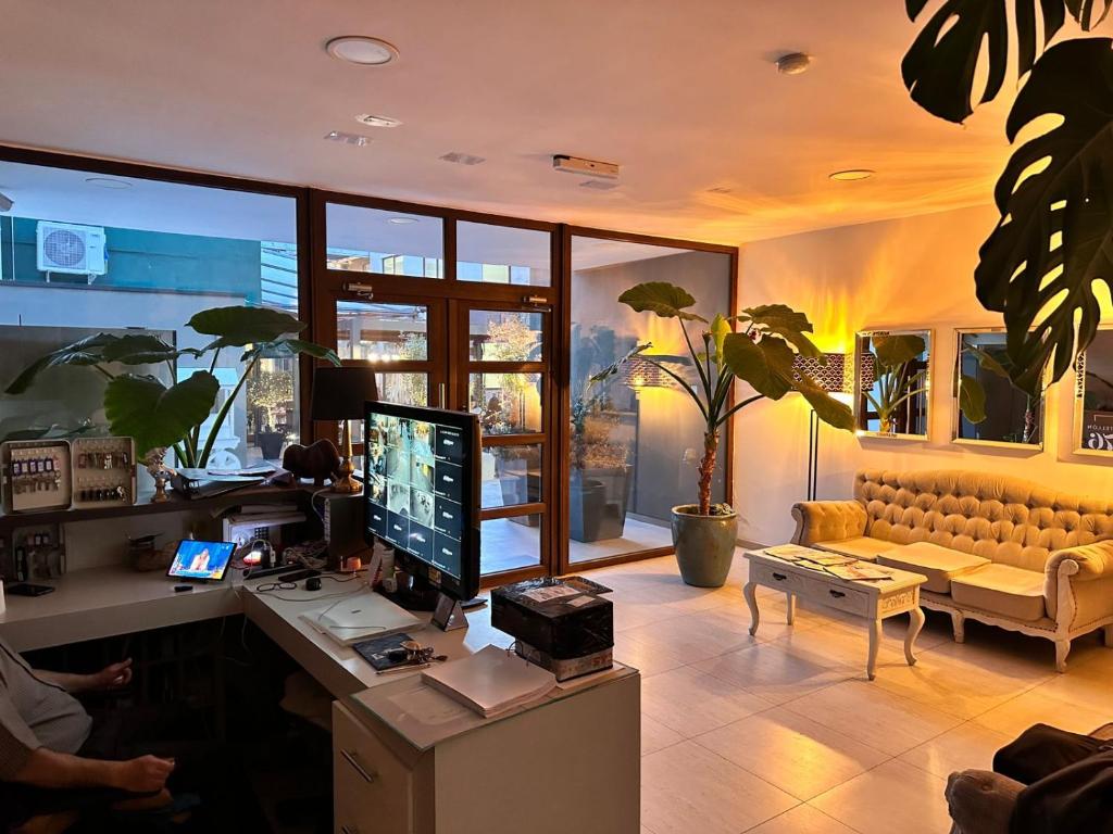TV a/nebo společenská místnost v ubytování Apart Hotel Castellon 176