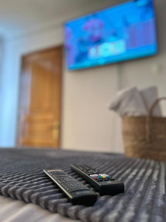 TV i/ili multimedijalni sistem u objektu Casona Lorena
