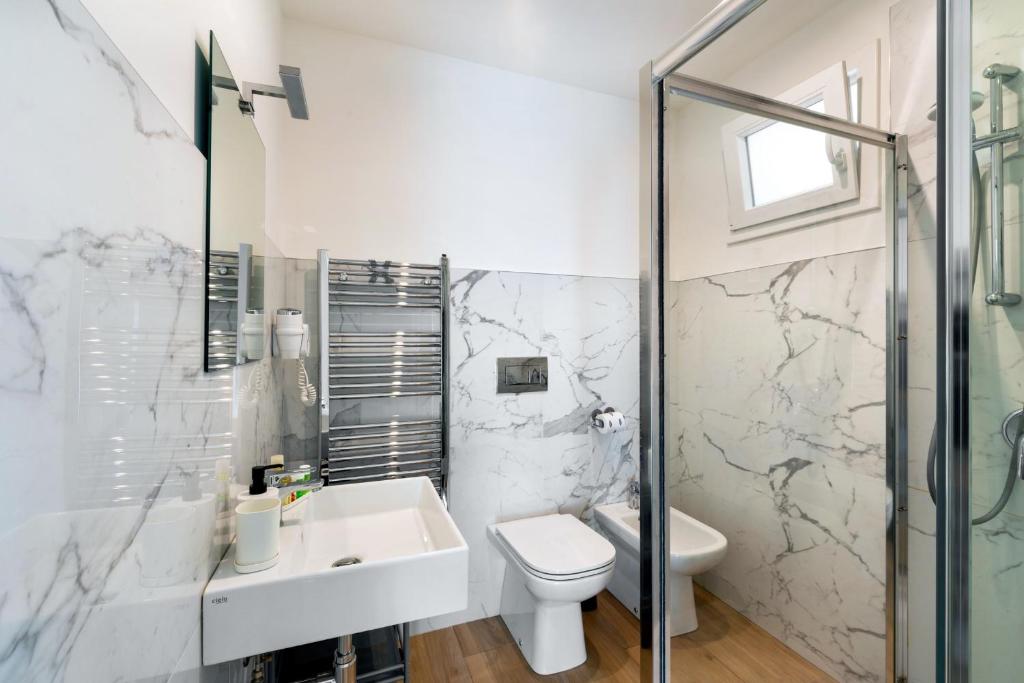 A bathroom at Le Marinelle Aff Trani