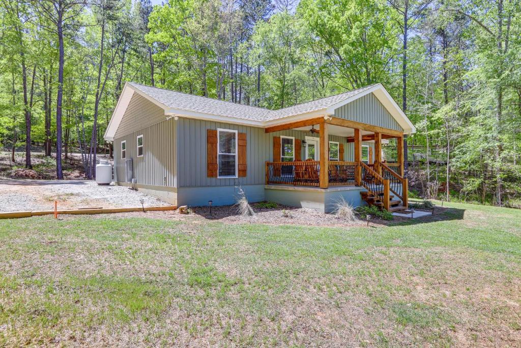 Casa o chalet Lake Sinclair Vacation Rental with Private Dock! (EE.UU