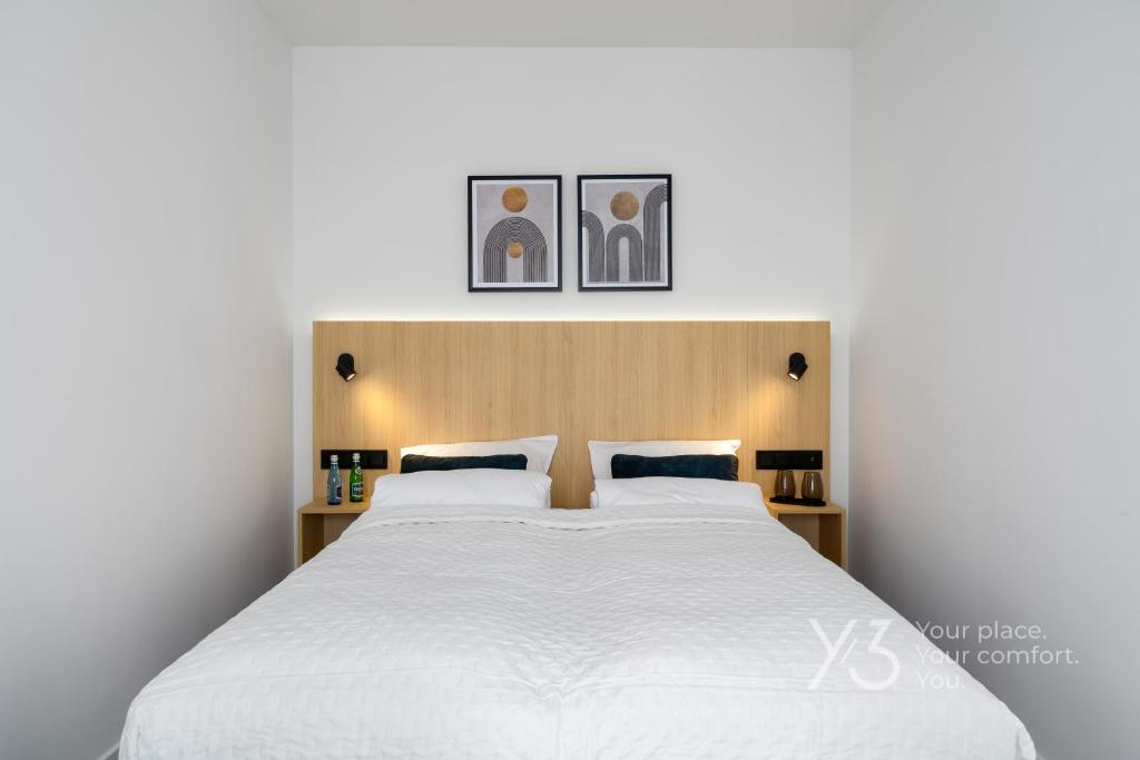 Postel nebo postele na pokoji v ubytování Saint Martin by Y3 Hotels, Old Town with Wellness