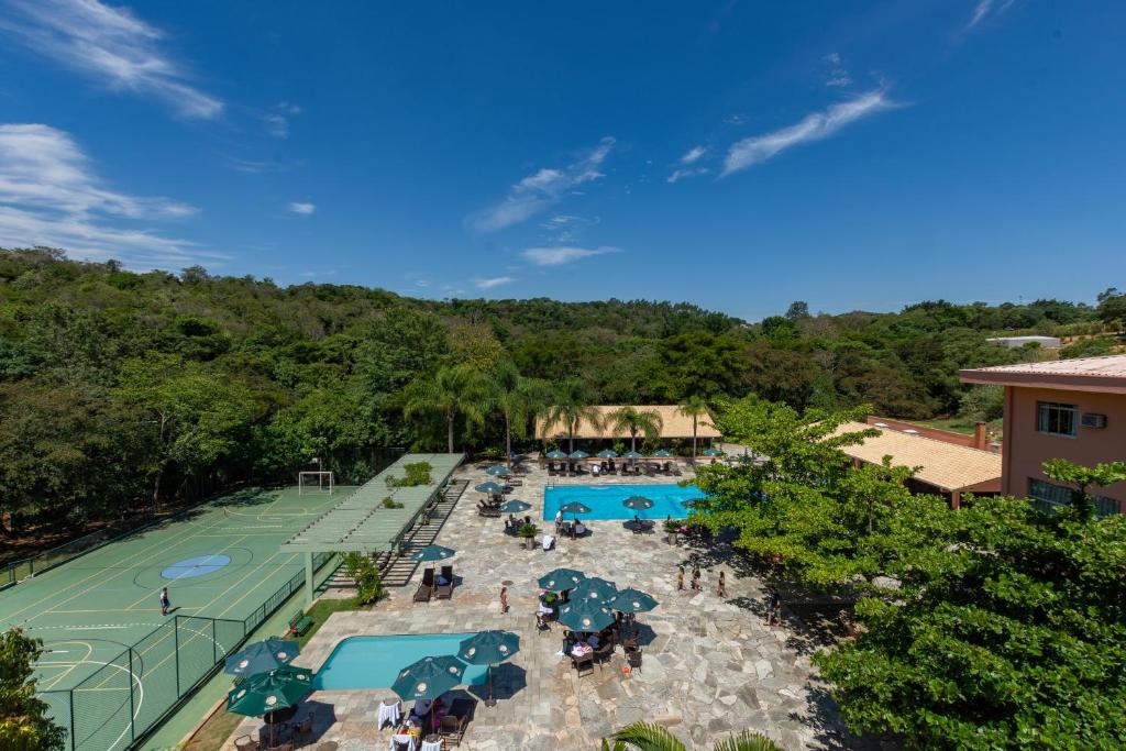 an overhead view of a pool at a resort at Hotel Fazenda Brisa Itu in Itu