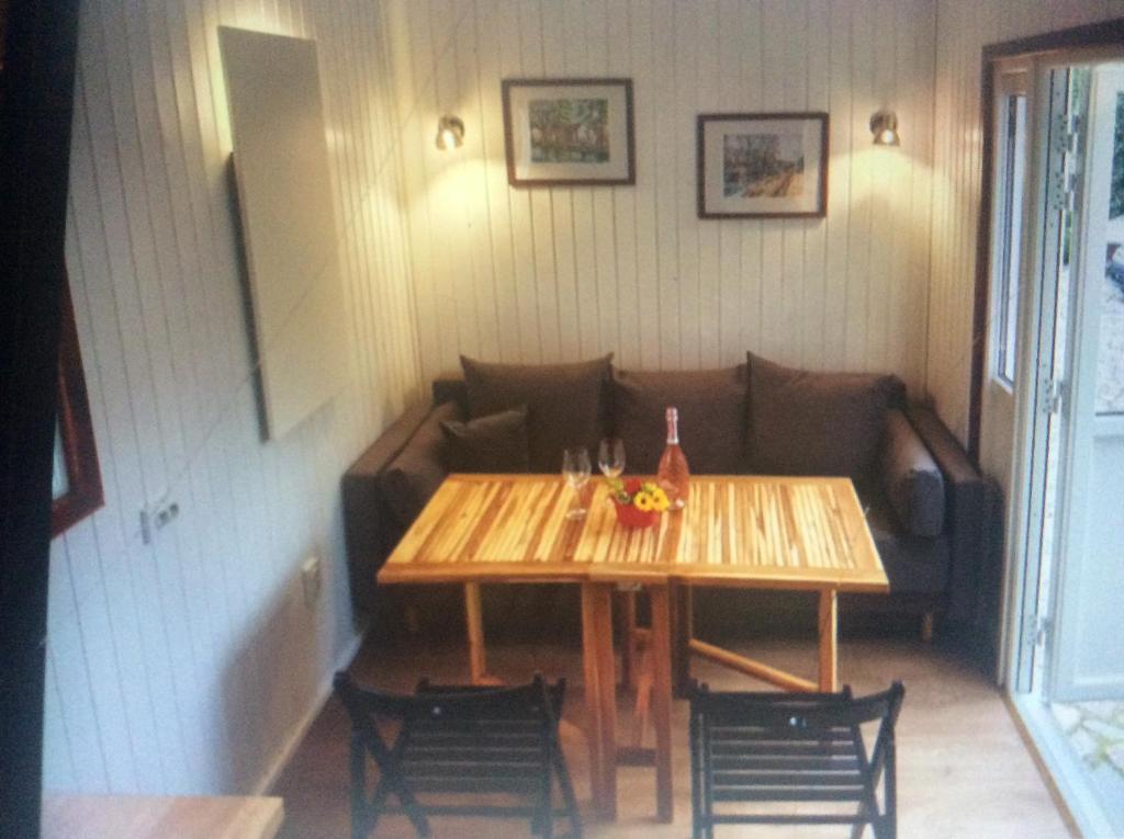 Posezení v ubytování Tiny House 300 Meter vom Zentrum entfernt