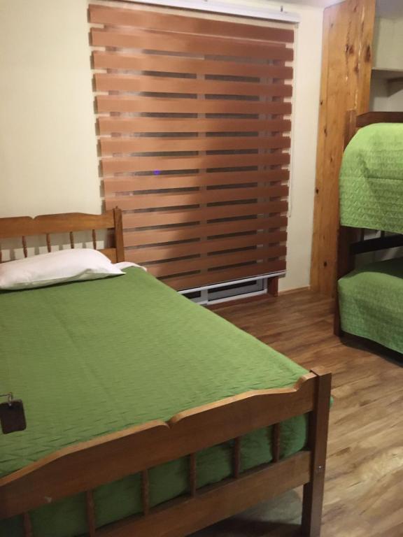 Postel nebo postele na pokoji v ubytování Ruka Pucón Hostel