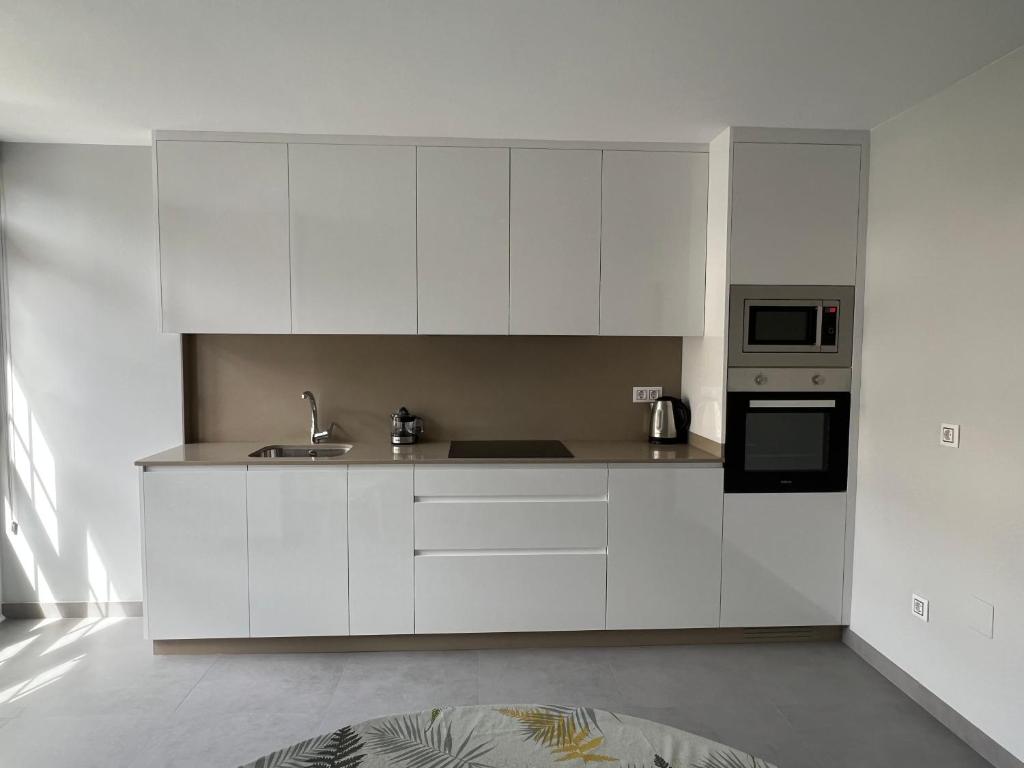 A kitchen or kitchenette at Apartamentos Maria de Lucia- Ático