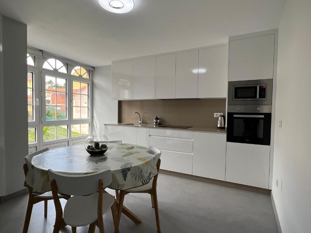 A kitchen or kitchenette at Apartamentos Maria de Lucia- Ático