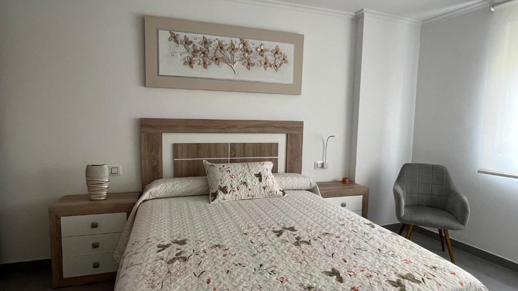 A bed or beds in a room at Apartamentos Maria de Lucia- Ático