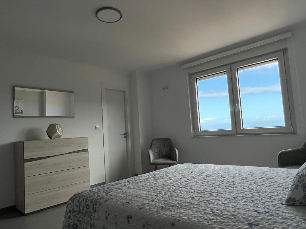 A bed or beds in a room at Apartamentos Maria de Lucia- Ático